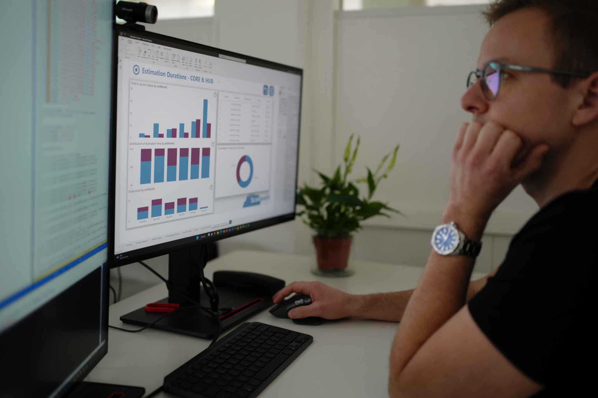 Hub Analytics Hero 1920X1080